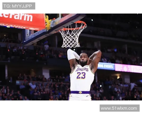 詹姆斯创历史新纪录成为首位达成4万分1万板1万助的球员