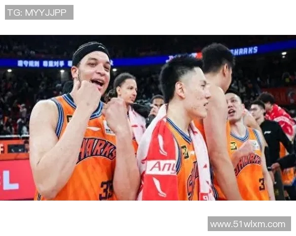 上海男篮与天津男篮激战正酣谁能在这场对决中笑到最后